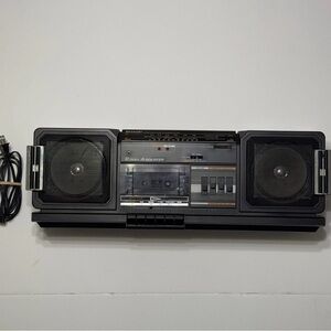 Sharp GF-330 Boombox HiFi Stereo Vintage Retro Audio Cassette Deck AM/FM Radio